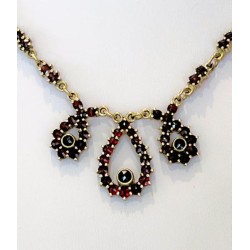 Granátový náhrdelník ve...