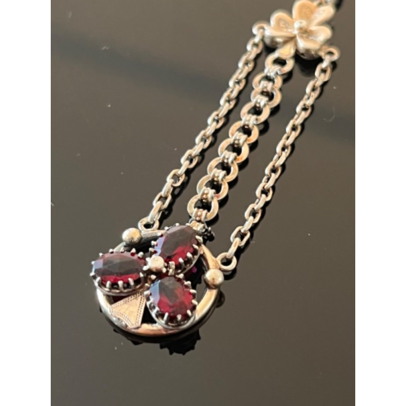 Stříbrný krásný šatlén s almandiny