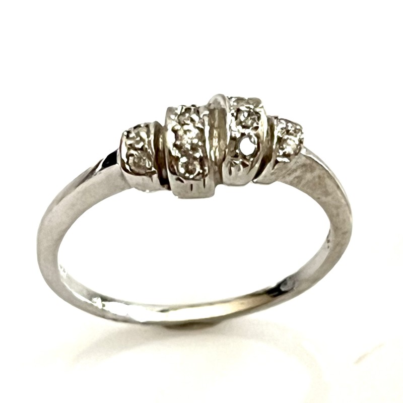 Zlatý prsten z bílého 14 karátového zlata