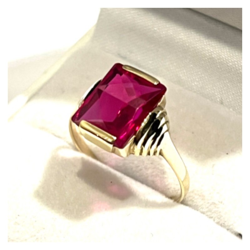 Zlatý prsten ze žlutého 14 karátového zlata 2,62 gramů