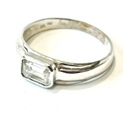 Zlatý prsten z bílého zlata...