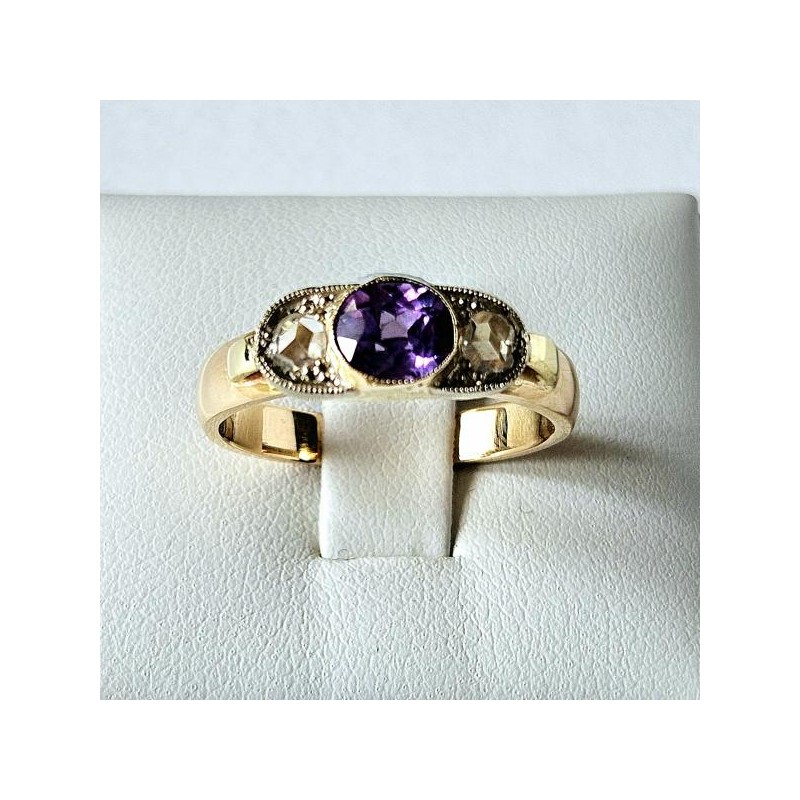 Zlatý prsten ze 14 karátového zlata s diamanty