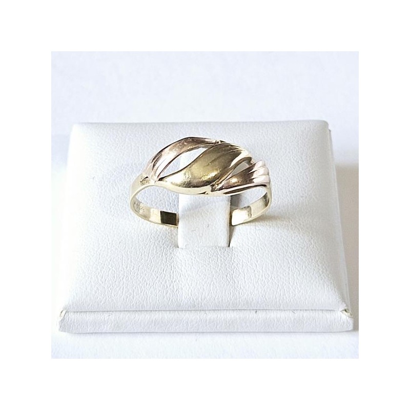 Zlatý prsten ze 14 karátového zlata – punc Čejka, 2,48 gr