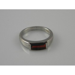 Stříbrný prsten s přírodními granáty